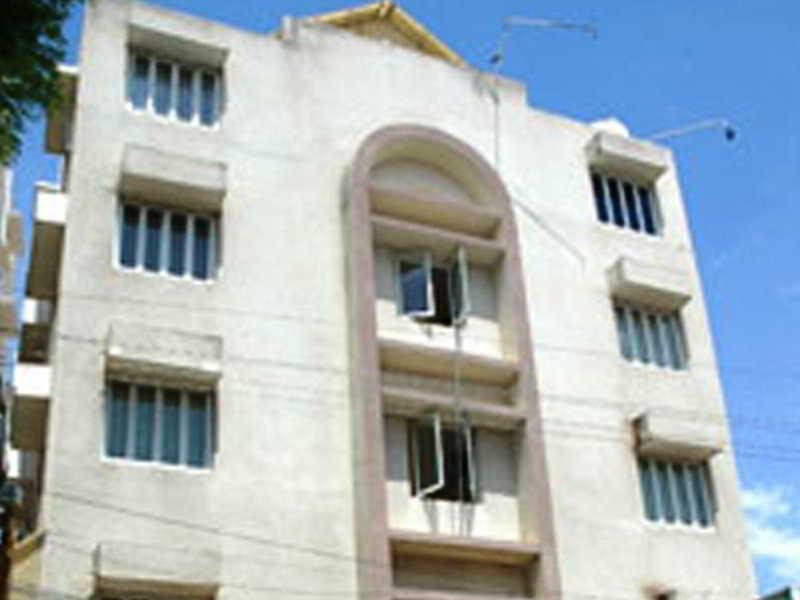Hotel Sai Towers Puttaparti Exterior foto