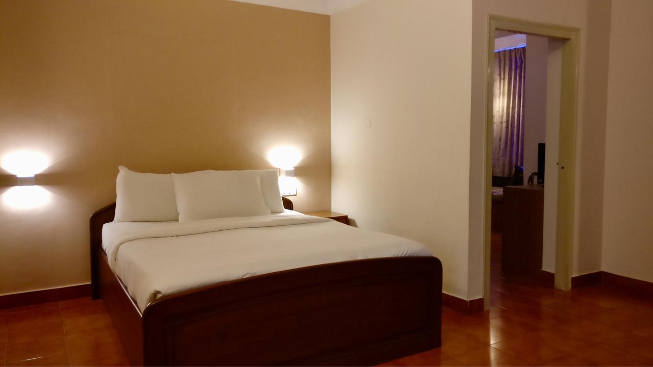 Hotel Sai Towers Puttaparti Exterior foto